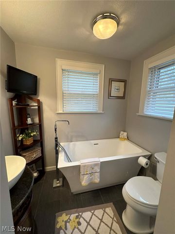 1926 Walnut Boulevard, Ashtabula, OH 44004