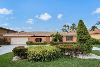 7365 N Augusta Dr, Hialeah, FL 33015
