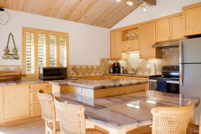 46800 Ocean View Dr, Gualala, CA 95445