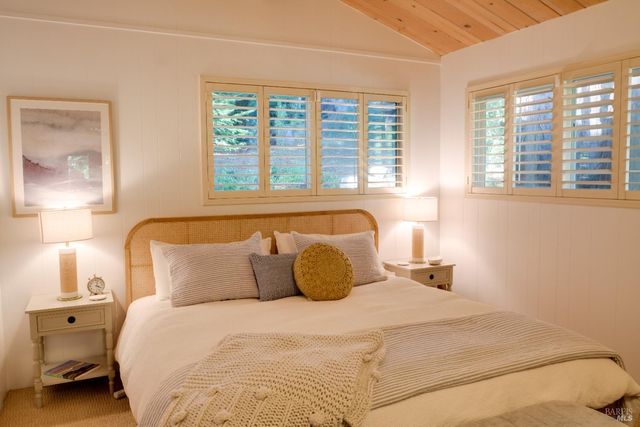 46800 Ocean View Dr, Gualala, CA 95445