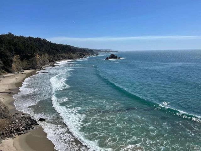 46800 Ocean View Dr, Gualala, CA 95445