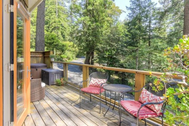 46800 Ocean View Dr, Gualala, CA 95445