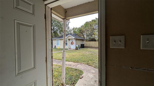 6102 Harbrook Drive, Houston, TX 77087