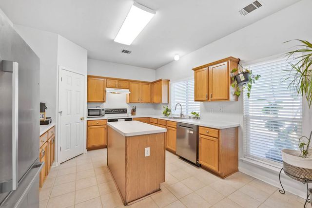 2114 Hidden Meadow ST, New Braunfels, TX 78130