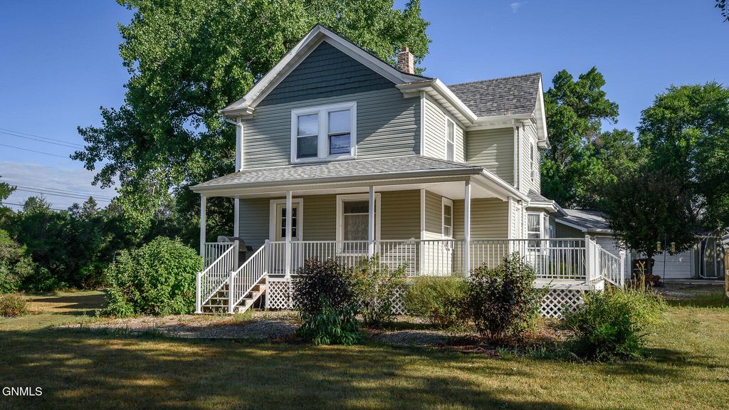 224 1st Street E, Center, ND 58530 photo 1