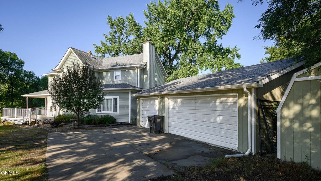 224 1st Street E, Center, ND 58530 photo 2