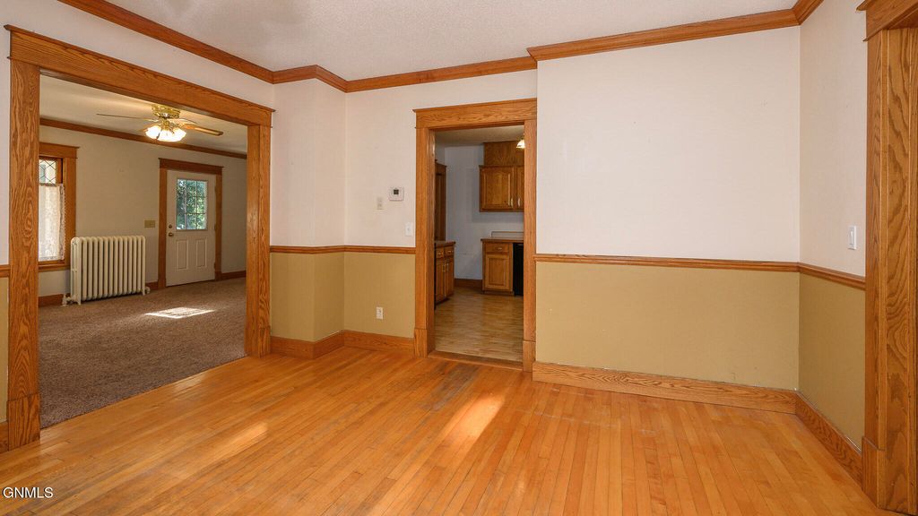 224 1st Street E, Center, ND 58530 photo 5
