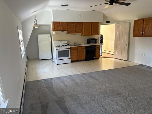 221 E PENN AVE, Wernersville, PA 19565