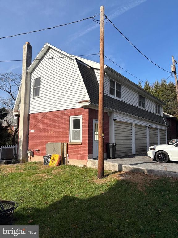 221 E PENN AVE, Wernersville, PA 19565