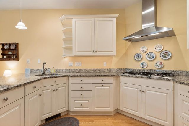 6 Candleberry Lane 27, Belmont, MA 02478