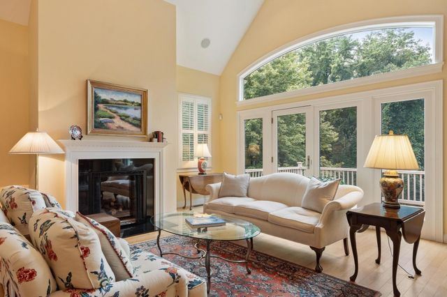 6 Candleberry Lane 27, Belmont, MA 02478