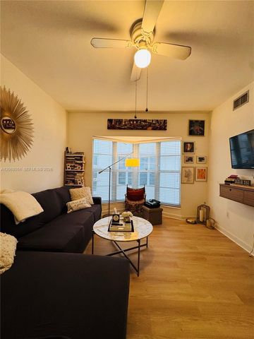 550 15t Street 203, Miami Beach, FL 33139