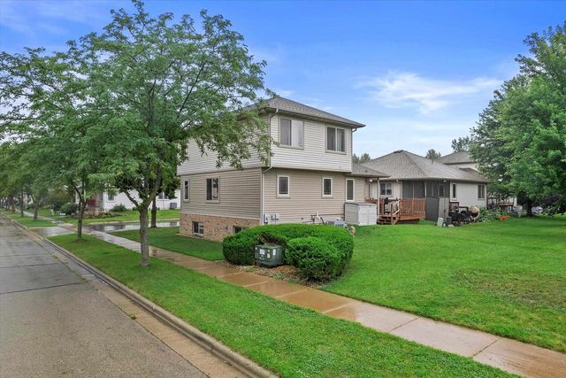 562 Lexington Drive, Oregon, WI 53575