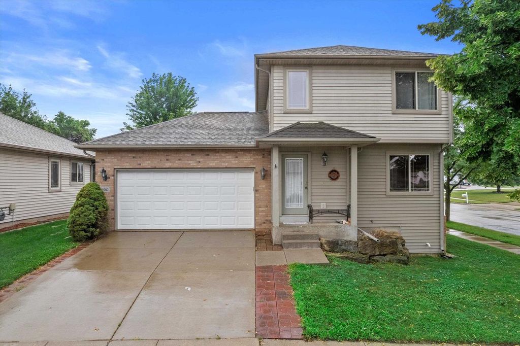 562 Lexington Drive, Oregon, WI 53575