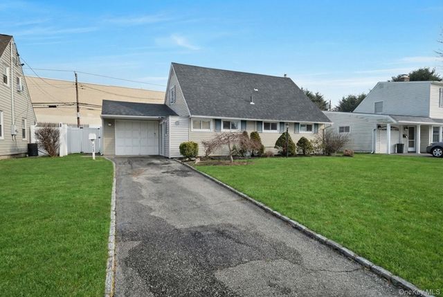 125 Hamlet Road, Levittown, NY 11756