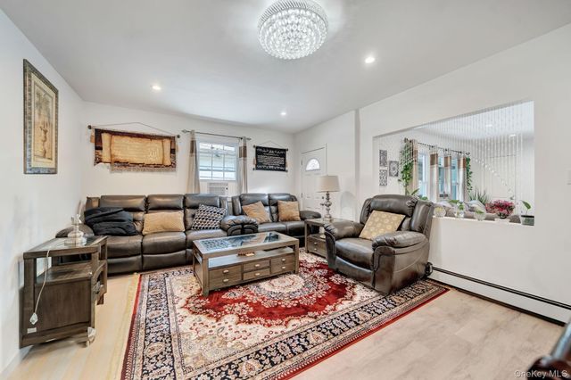 125 Hamlet Road, Levittown, NY 11756