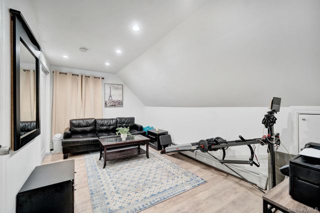 125 Hamlet Road, Levittown, NY 11756