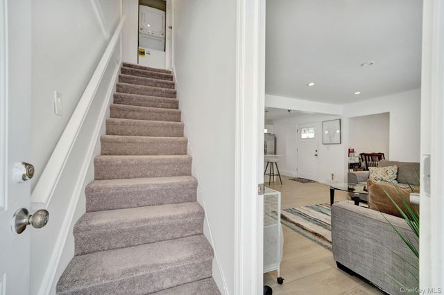 125 Hamlet Road, Levittown, NY 11756