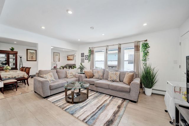 125 Hamlet Road, Levittown, NY 11756