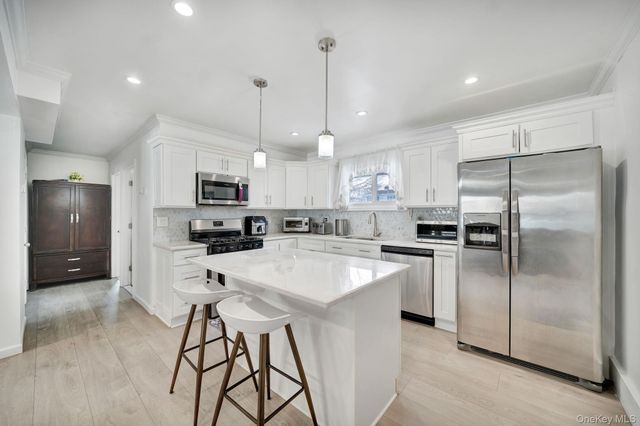 125 Hamlet Road, Levittown, NY 11756