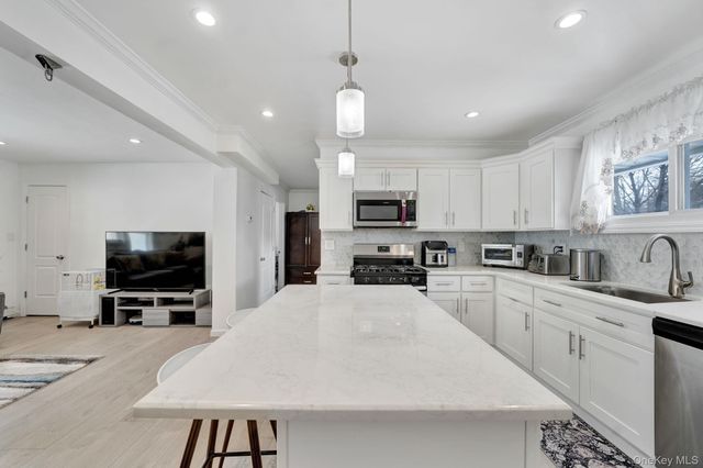 125 Hamlet Road, Levittown, NY 11756