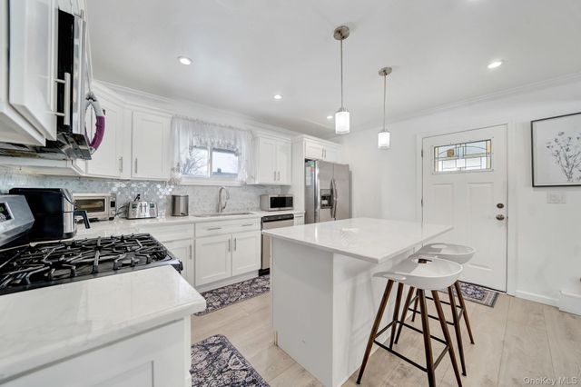 125 Hamlet Road, Levittown, NY 11756