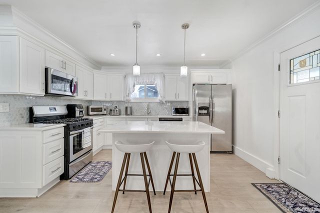 125 Hamlet Road, Levittown, NY 11756