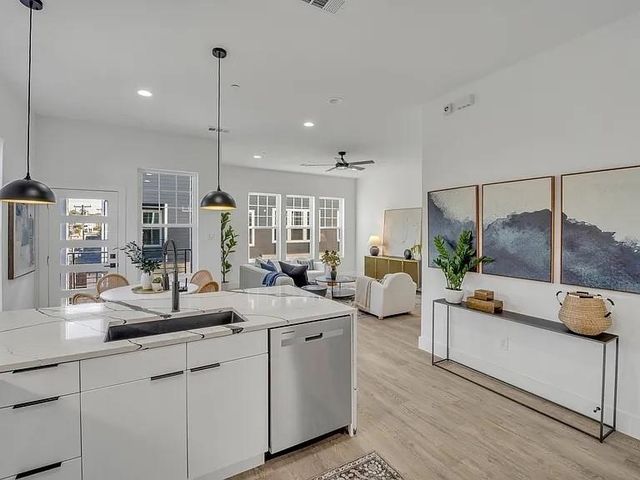 631 N Tyler Street 203, Dallas, TX 75208