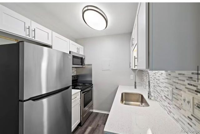 48200 W Pontiac Trail 43, Wixom, MI 48393