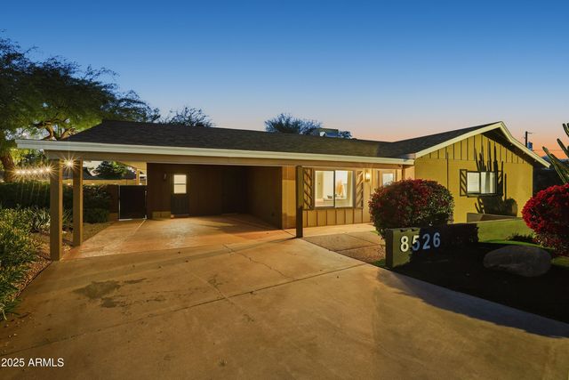 8526 E WHITTON Avenue, Scottsdale, AZ 85251