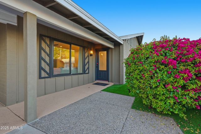 8526 E WHITTON Avenue, Scottsdale, AZ 85251