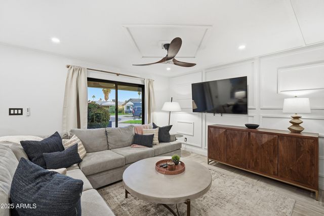 8526 E WHITTON Avenue, Scottsdale, AZ 85251