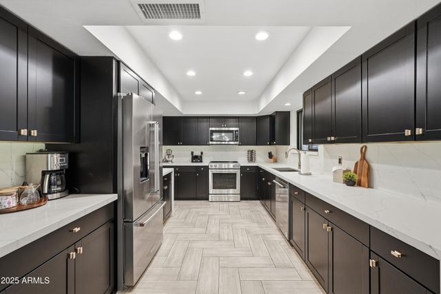 8526 E WHITTON Avenue, Scottsdale, AZ 85251