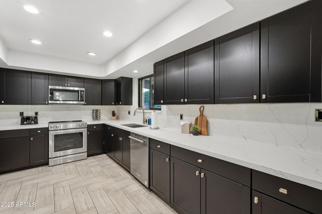 8526 E WHITTON Avenue, Scottsdale, AZ 85251