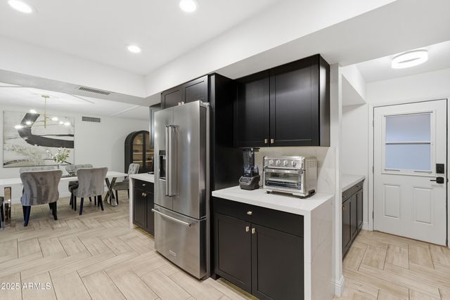 8526 E WHITTON Avenue, Scottsdale, AZ 85251