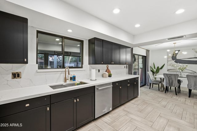 8526 E WHITTON Avenue, Scottsdale, AZ 85251