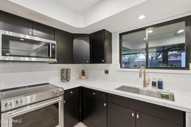 8526 E WHITTON Avenue, Scottsdale, AZ 85251