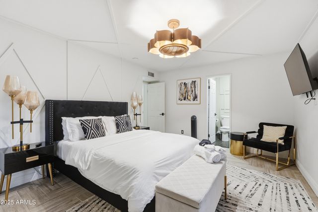 8526 E WHITTON Avenue, Scottsdale, AZ 85251