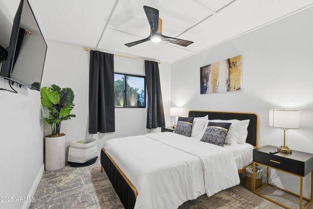 8526 E WHITTON Avenue, Scottsdale, AZ 85251