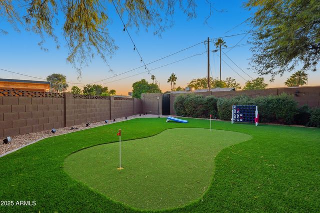 8526 E WHITTON Avenue, Scottsdale, AZ 85251
