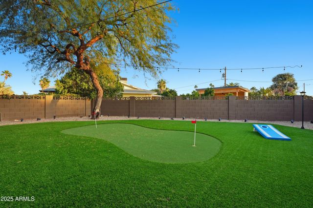 8526 E WHITTON Avenue, Scottsdale, AZ 85251