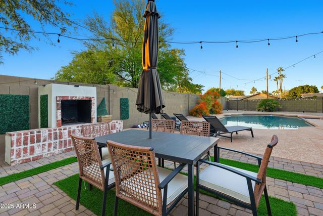 8526 E WHITTON Avenue, Scottsdale, AZ 85251