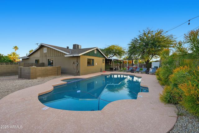 8526 E WHITTON Avenue, Scottsdale, AZ 85251