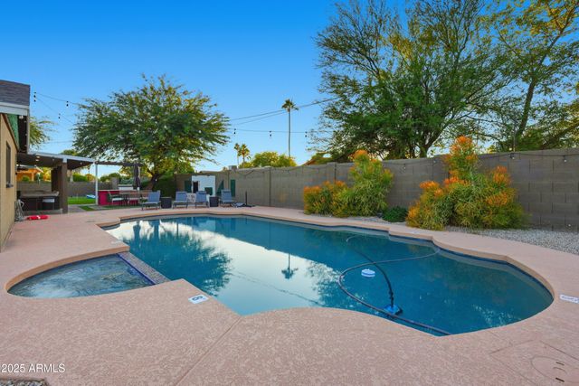 8526 E WHITTON Avenue, Scottsdale, AZ 85251