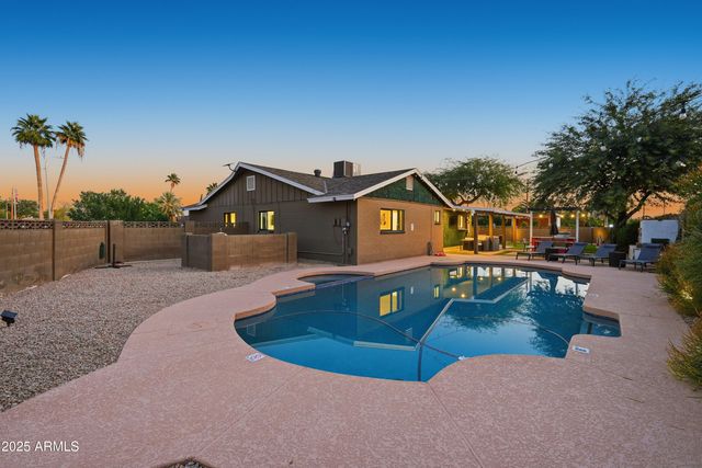 8526 E WHITTON Avenue, Scottsdale, AZ 85251