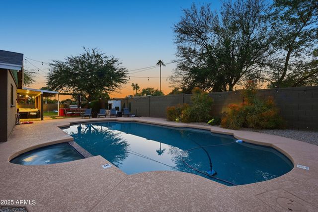 8526 E WHITTON Avenue, Scottsdale, AZ 85251