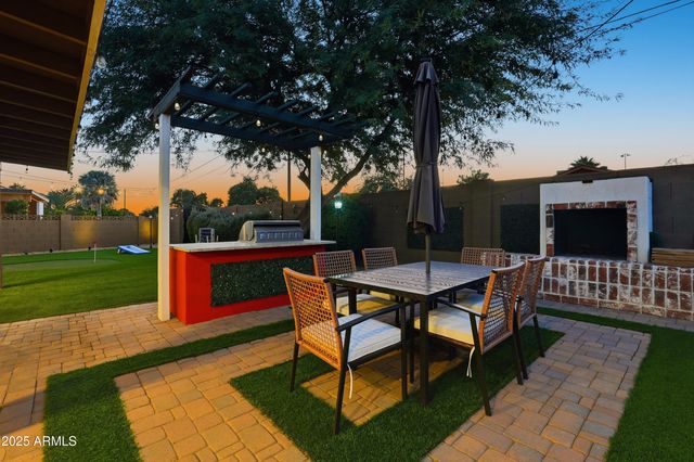 8526 E WHITTON Avenue, Scottsdale, AZ 85251
