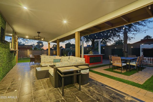 8526 E WHITTON Avenue, Scottsdale, AZ 85251
