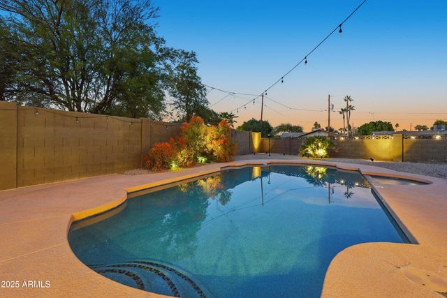 8526 E WHITTON Avenue, Scottsdale, AZ 85251
