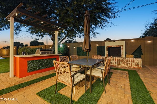 8526 E WHITTON Avenue, Scottsdale, AZ 85251
